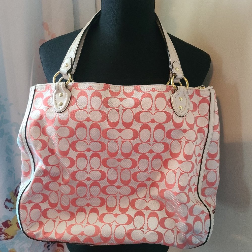 Handbag - Picture 2 of 3